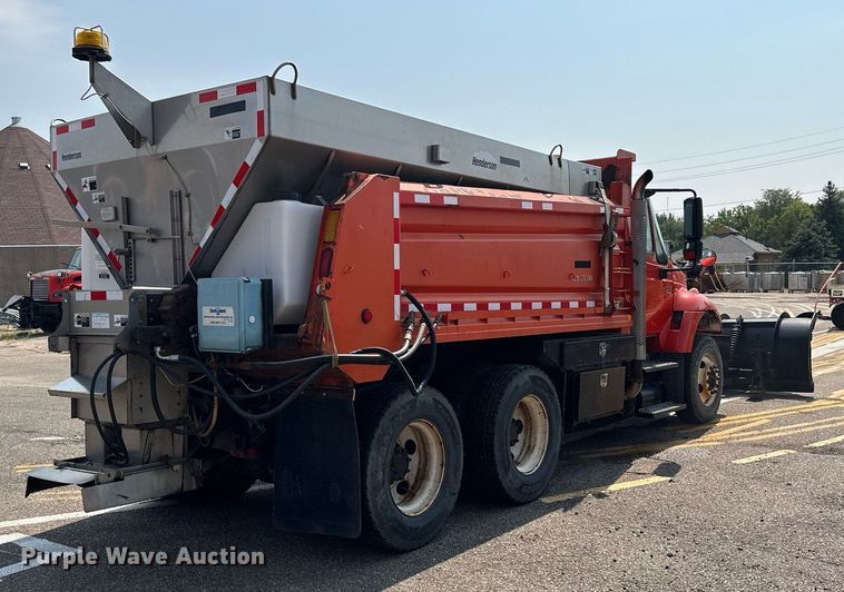 image for item DJ6213 2005 International 7400  dump truck