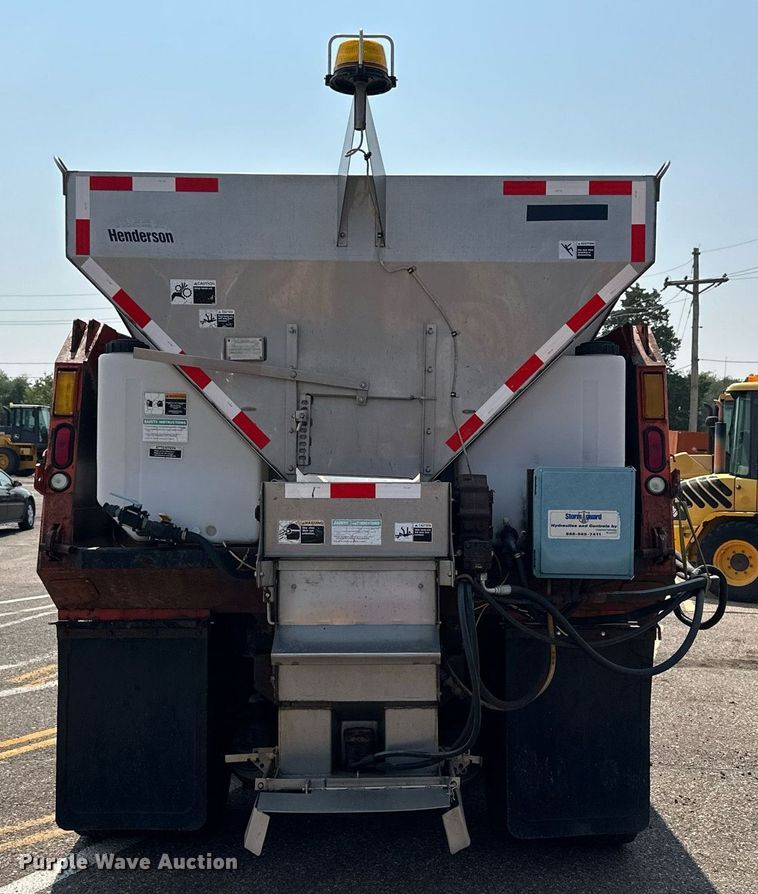 image for item DJ6213 2005 International 7400  dump truck