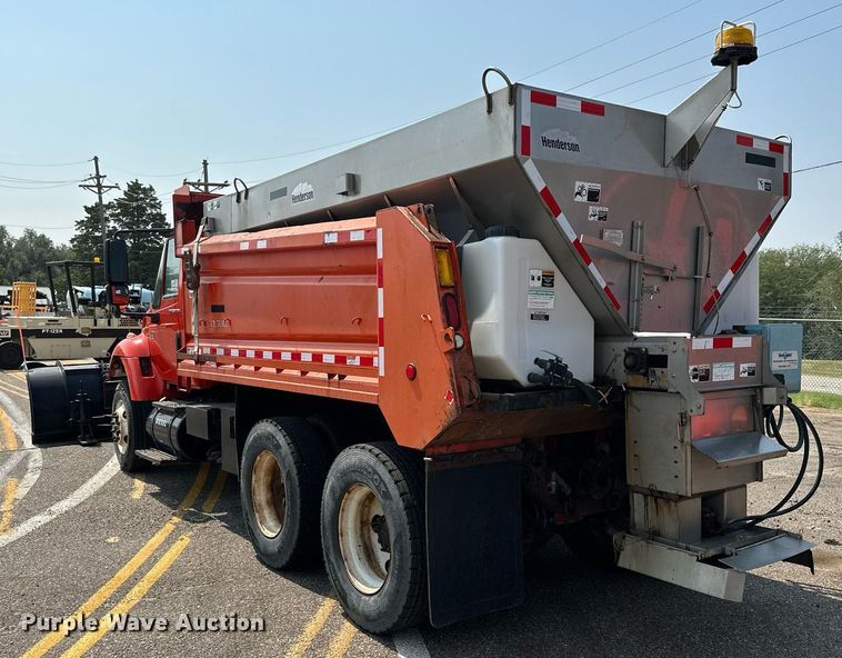 image for item DJ6213 2005 International 7400  dump truck