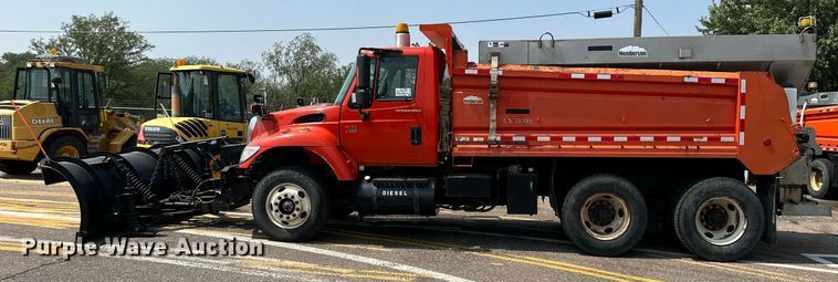 image for item DJ6213 2005 International 7400  dump truck