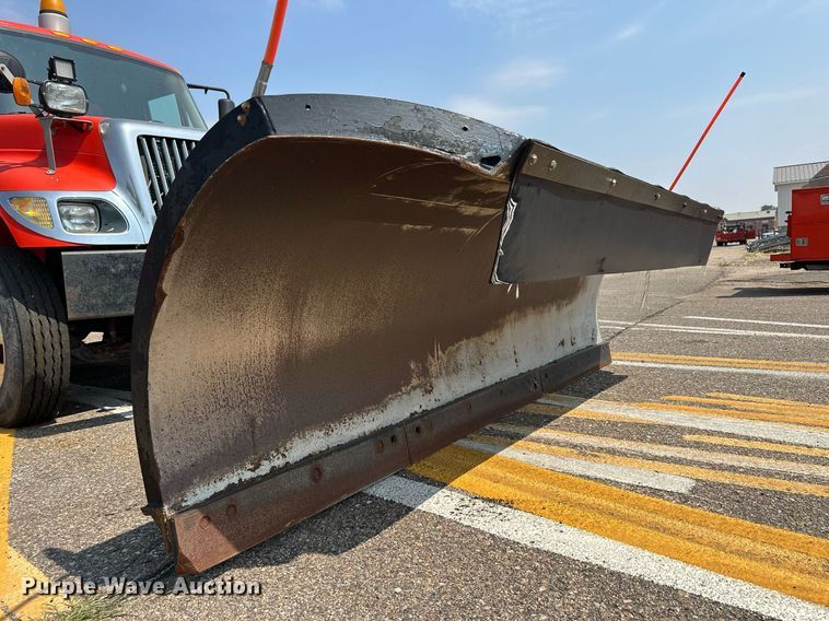 image for item DJ6213 2005 International 7400  dump truck