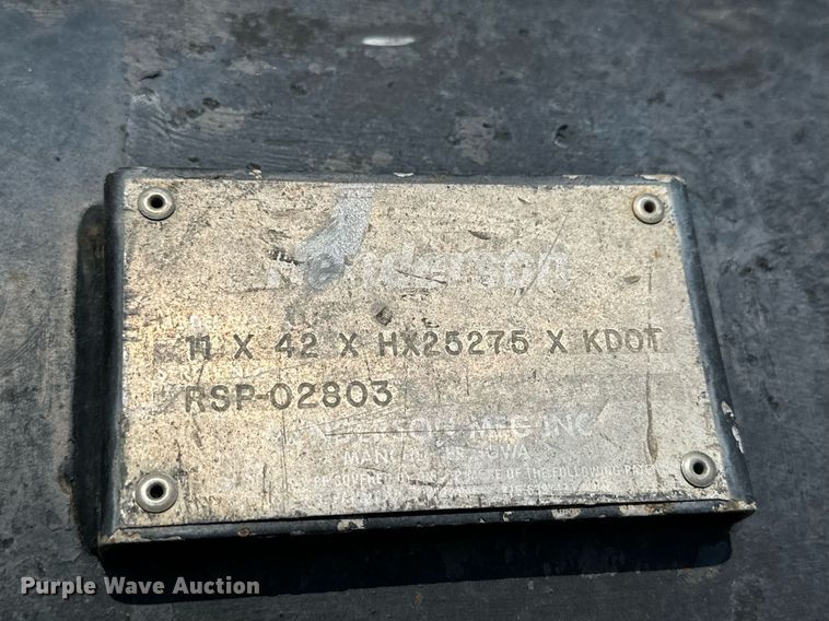 image for item DJ6213 2005 International 7400  dump truck