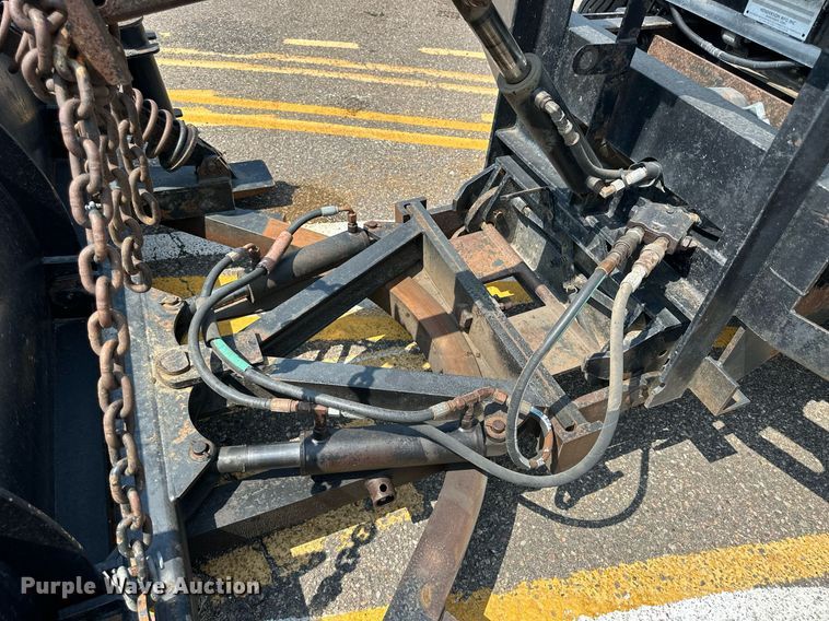 image for item DJ6213 2005 International 7400  dump truck