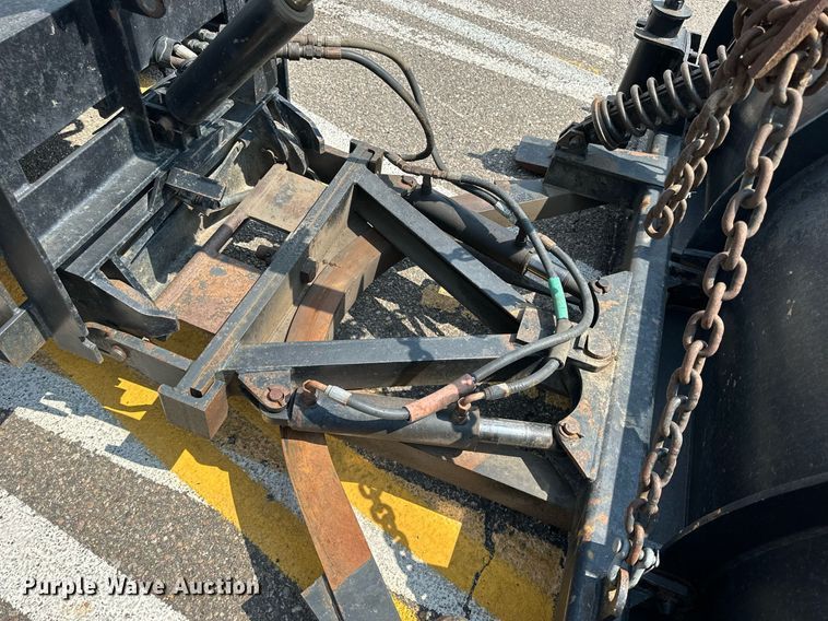 image for item DJ6213 2005 International 7400  dump truck