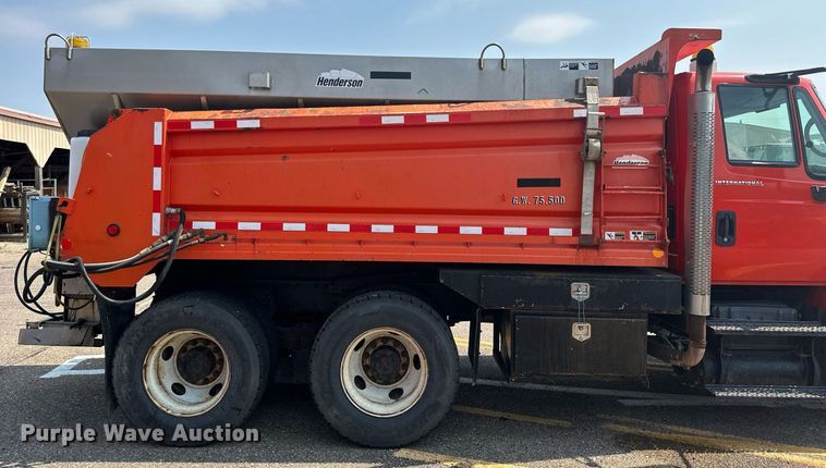 image for item DJ6213 2005 International 7400  dump truck