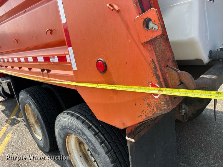 image for item DJ6213 2005 International 7400  dump truck