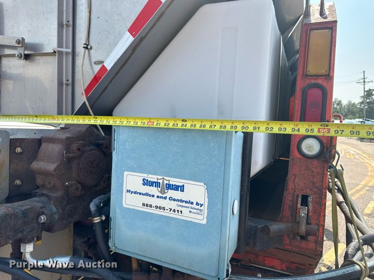 image for item DJ6213 2005 International 7400  dump truck