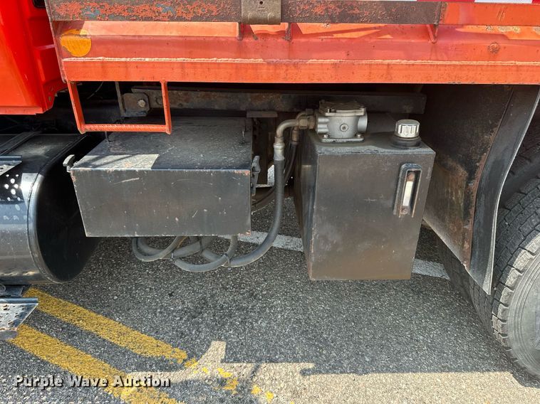 image for item DJ6213 2005 International 7400  dump truck