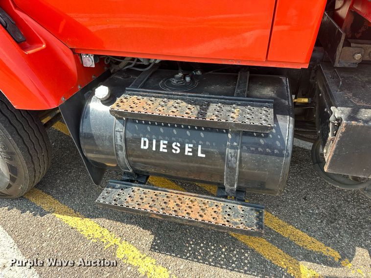 image for item DJ6213 2005 International 7400  dump truck