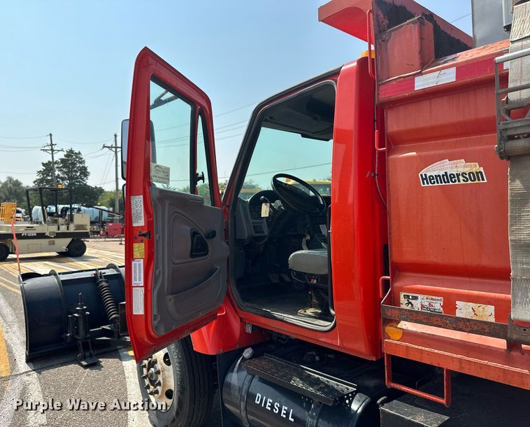 image for item DJ6213 2005 International 7400  dump truck