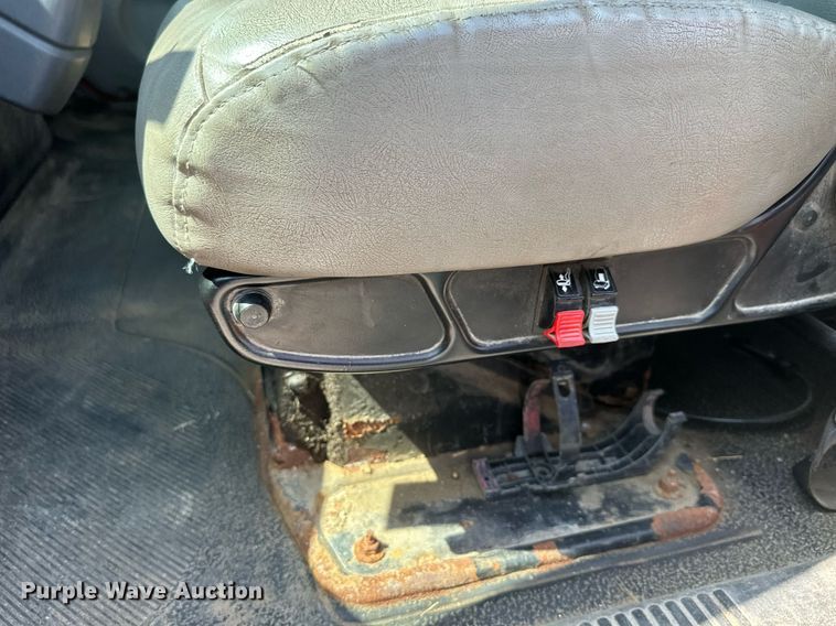 image for item DJ6213 2005 International 7400  dump truck