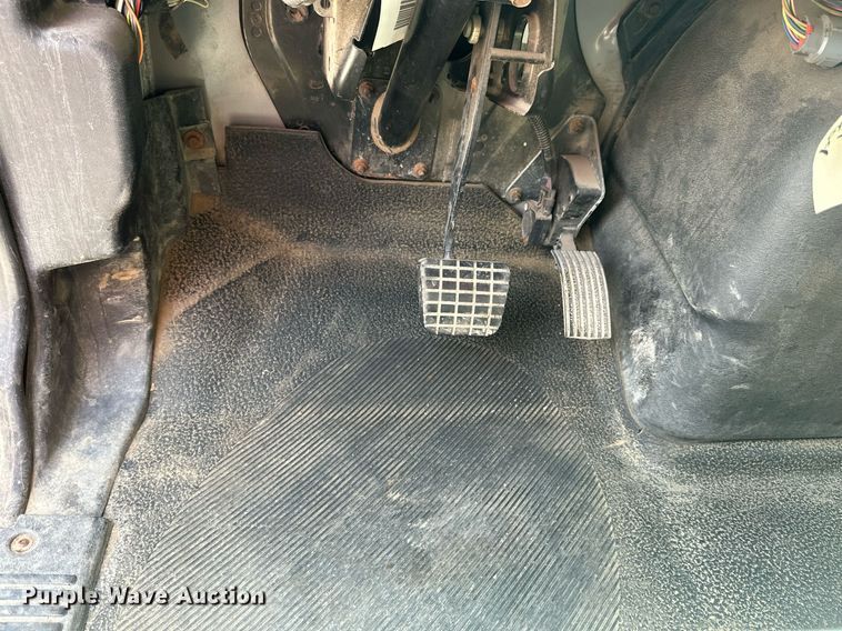 image for item DJ6213 2005 International 7400  dump truck