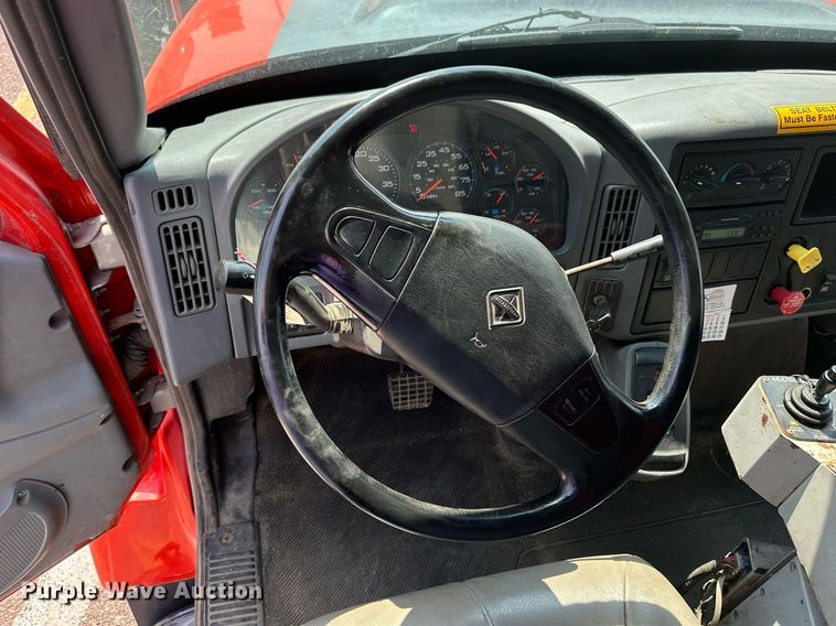 image for item DJ6213 2005 International 7400  dump truck