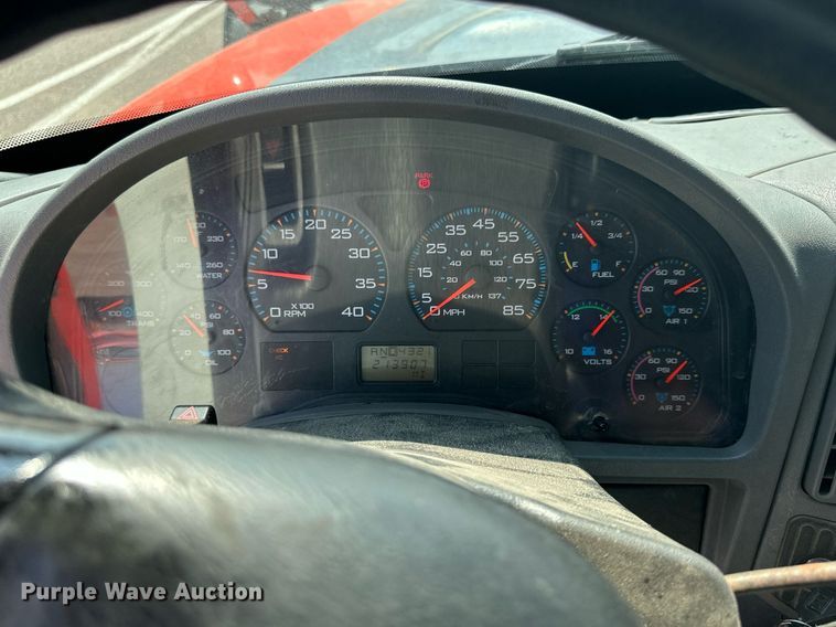 image for item DJ6213 2005 International 7400  dump truck