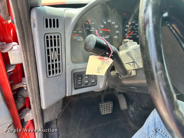 image for item DJ6213 2005 International 7400  dump truck