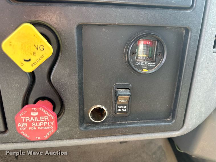 image for item DJ6213 2005 International 7400  dump truck