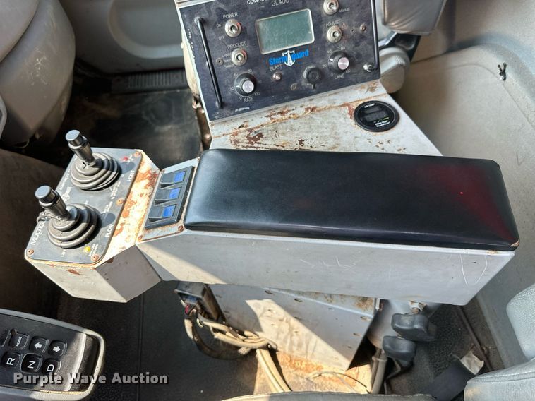 image for item DJ6213 2005 International 7400  dump truck