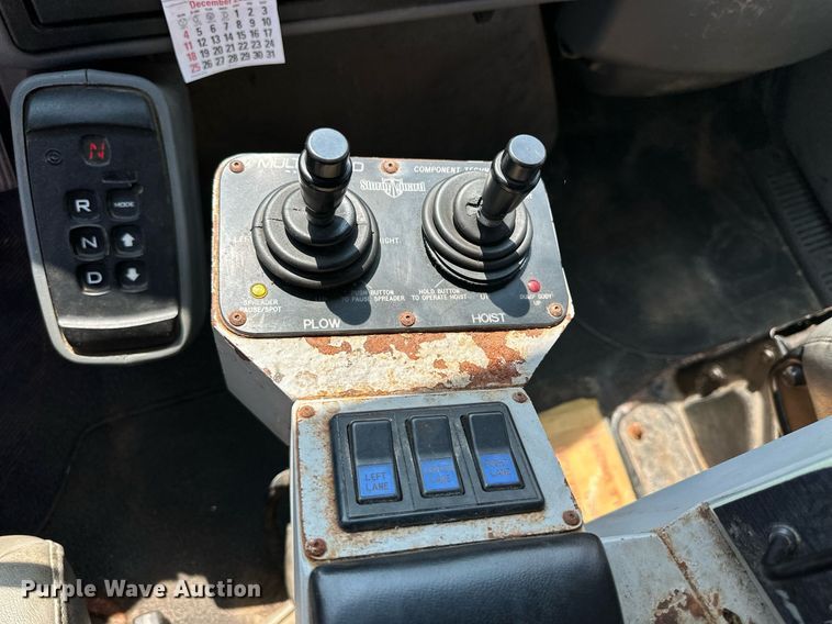 image for item DJ6213 2005 International 7400  dump truck