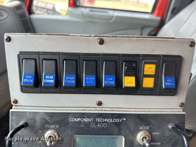 image for item DJ6213 2005 International 7400  dump truck