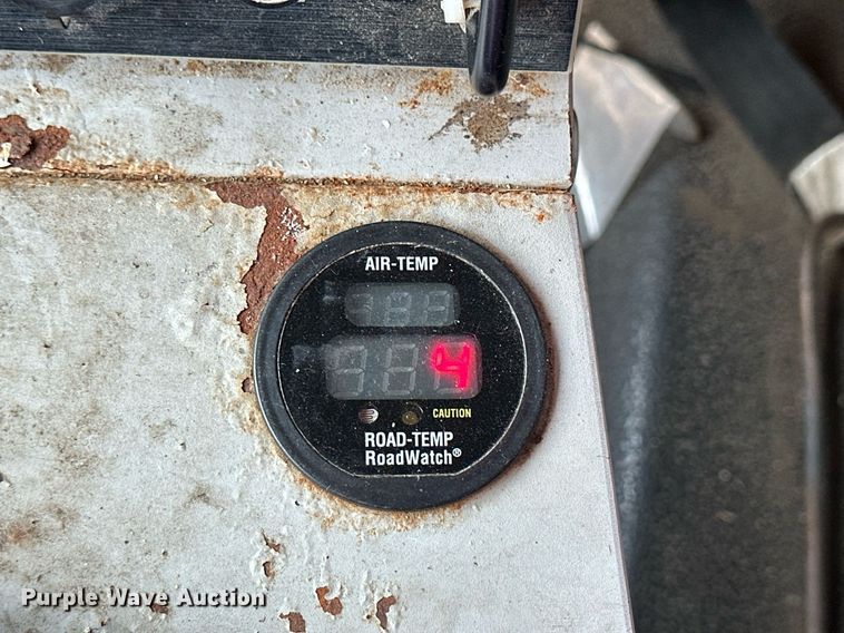 image for item DJ6213 2005 International 7400  dump truck