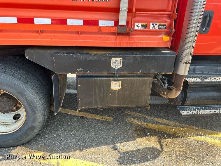 image for item DJ6213 2005 International 7400  dump truck