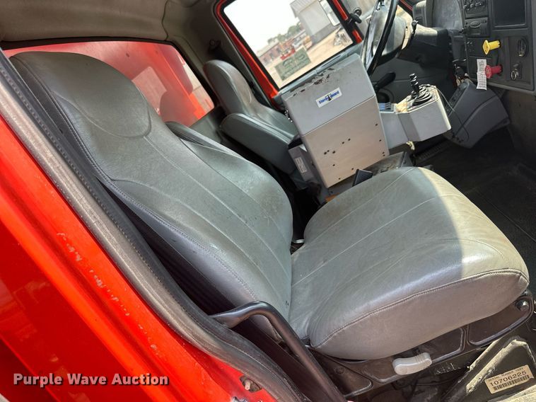 image for item DJ6213 2005 International 7400  dump truck