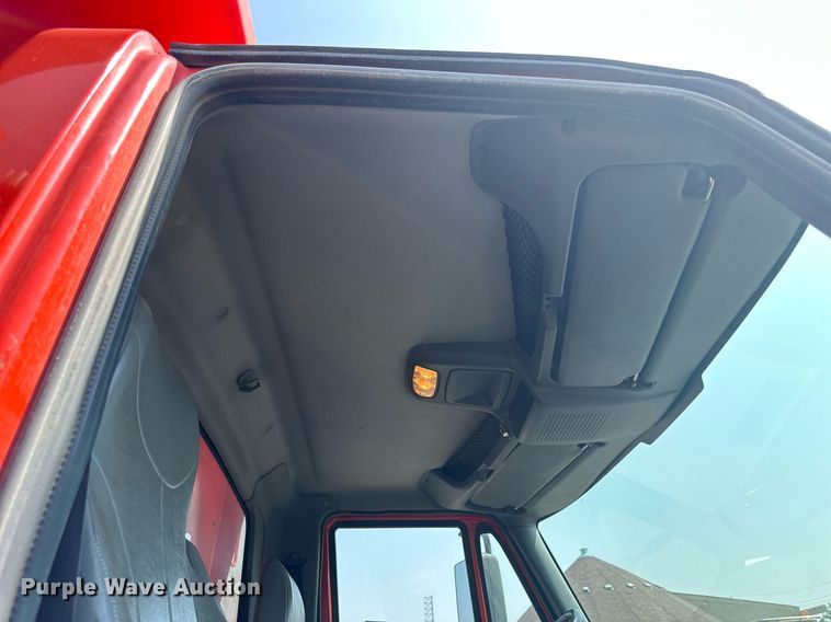 image for item DJ6213 2005 International 7400  dump truck