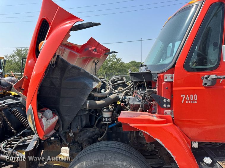 image for item DJ6213 2005 International 7400  dump truck