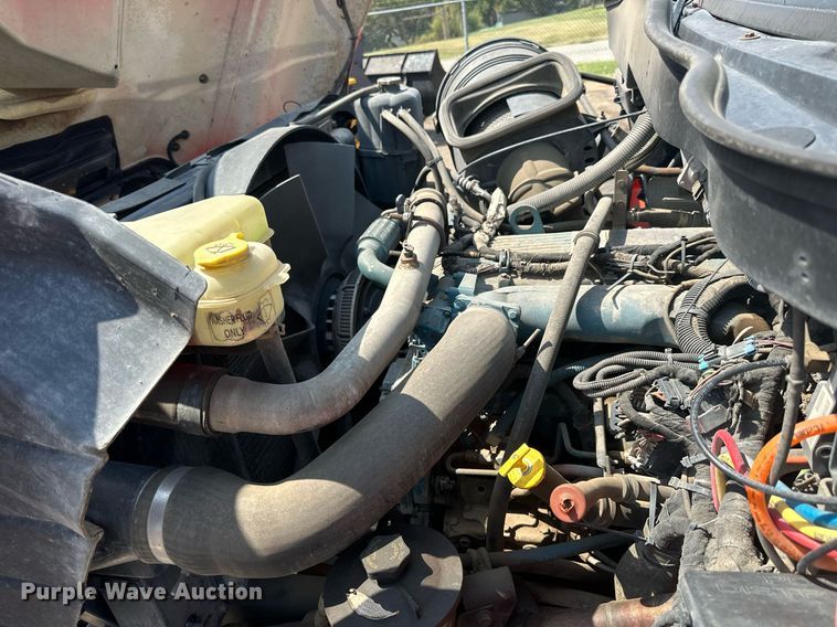 image for item DJ6213 2005 International 7400  dump truck