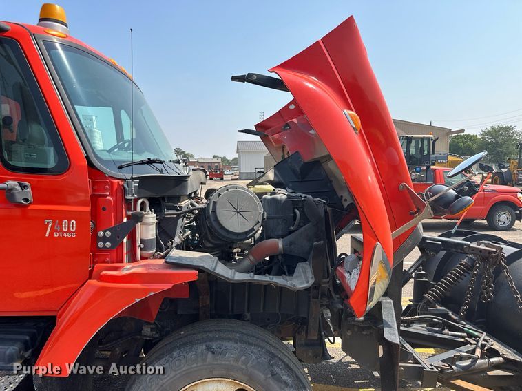 image for item DJ6213 2005 International 7400  dump truck