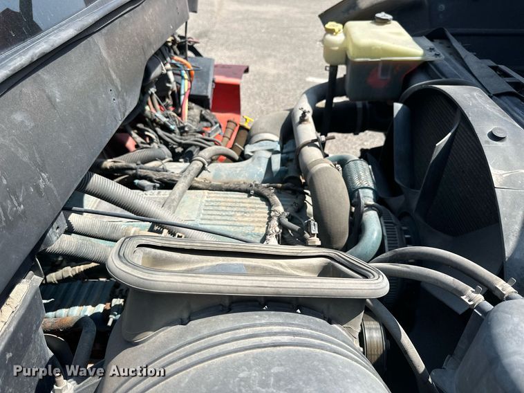 image for item DJ6213 2005 International 7400  dump truck