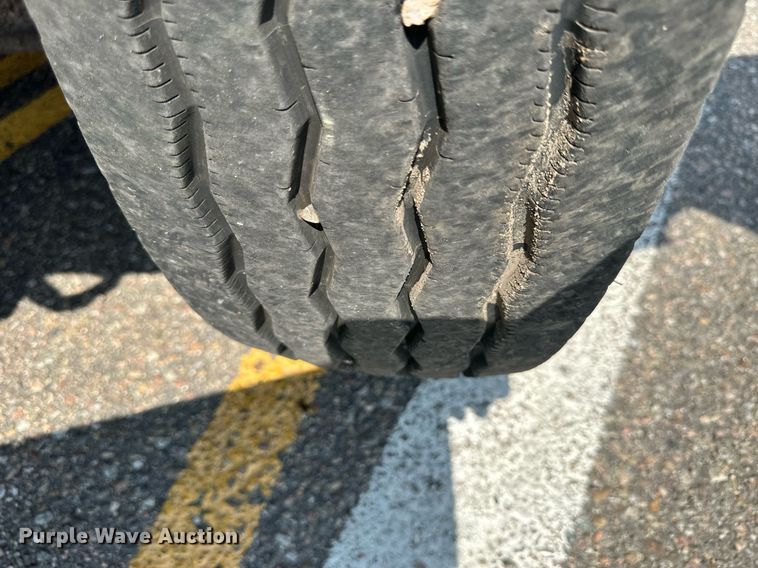 image for item DJ6213 2005 International 7400  dump truck