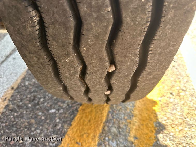 image for item DJ6213 2005 International 7400  dump truck