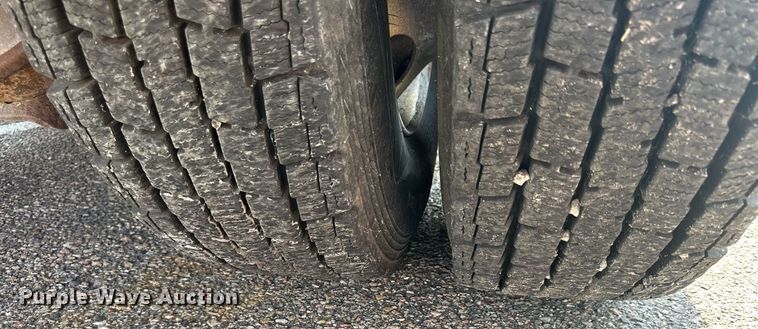 image for item DJ6213 2005 International 7400  dump truck