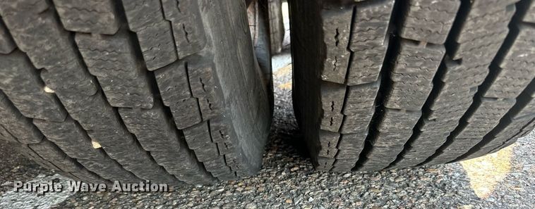 image for item DJ6213 2005 International 7400  dump truck