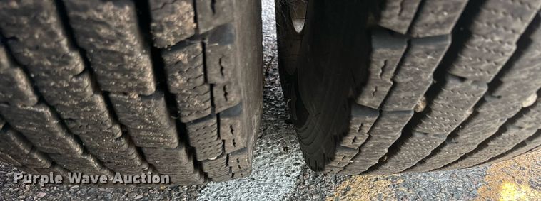 image for item DJ6213 2005 International 7400  dump truck