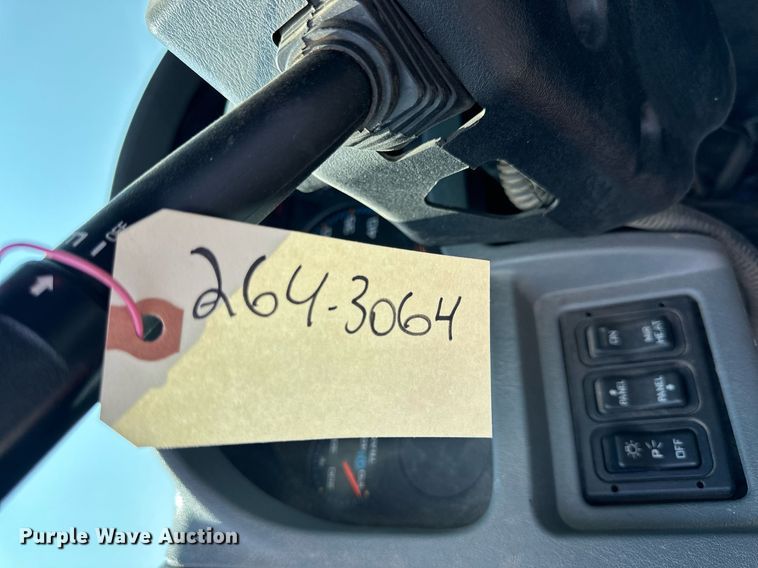 image for item DJ6213 2005 International 7400  dump truck