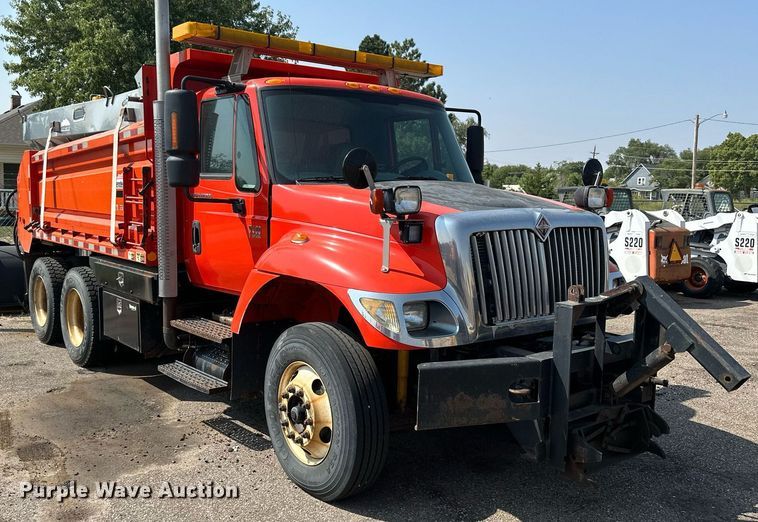 image for item DJ6214 2007 International 4700  dump truck