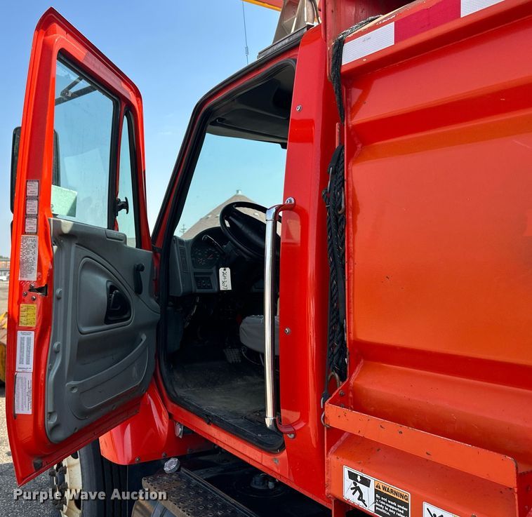 image for item DJ6214 2007 International 4700  dump truck