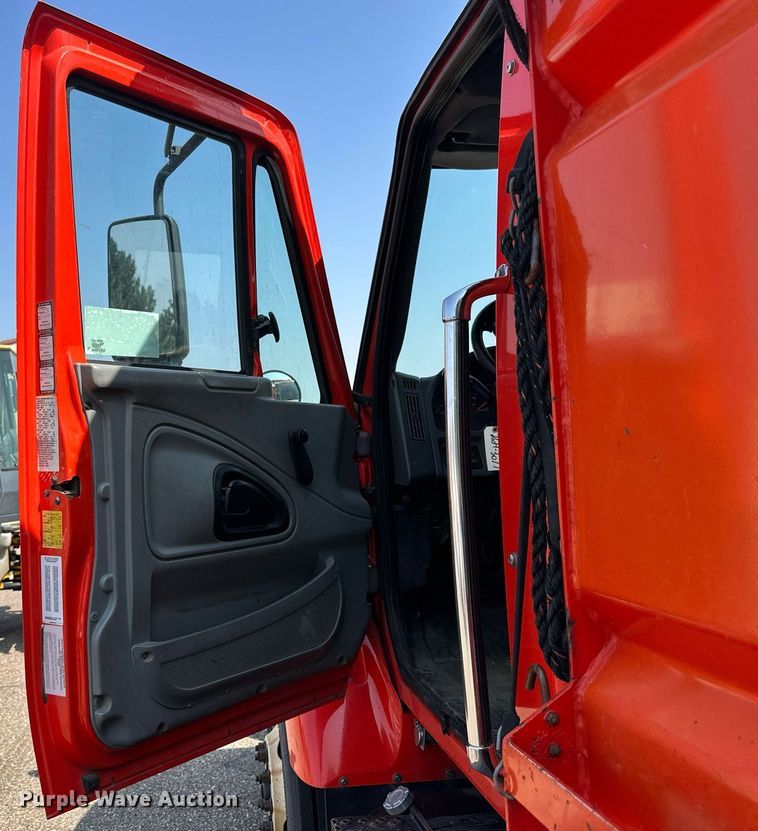 image for item DJ6214 2007 International 4700  dump truck