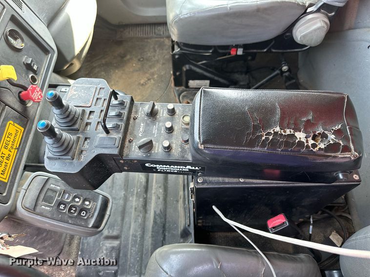 image for item DJ6214 2007 International 4700  dump truck