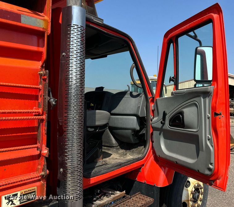 image for item DJ6214 2007 International 4700  dump truck