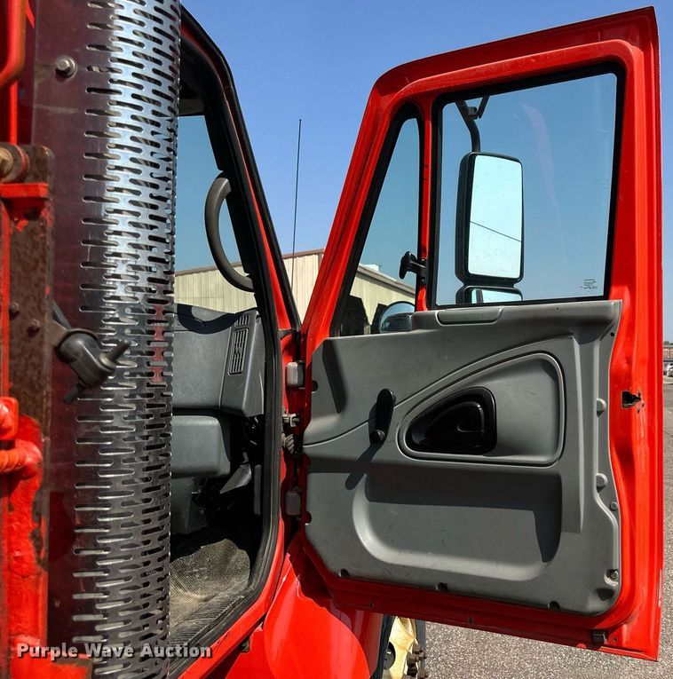 image for item DJ6214 2007 International 4700  dump truck