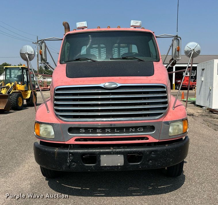 image for item DJ6215 2002 Sterling LT9513  semi truck