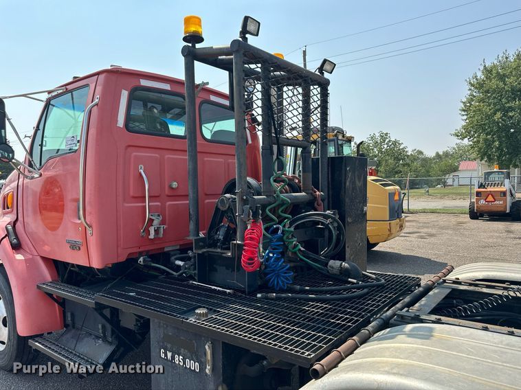 image for item DJ6215 2002 Sterling LT9513  semi truck