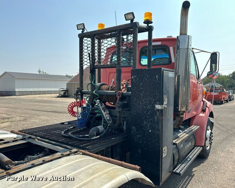 image for item DJ6215 2002 Sterling LT9513  semi truck