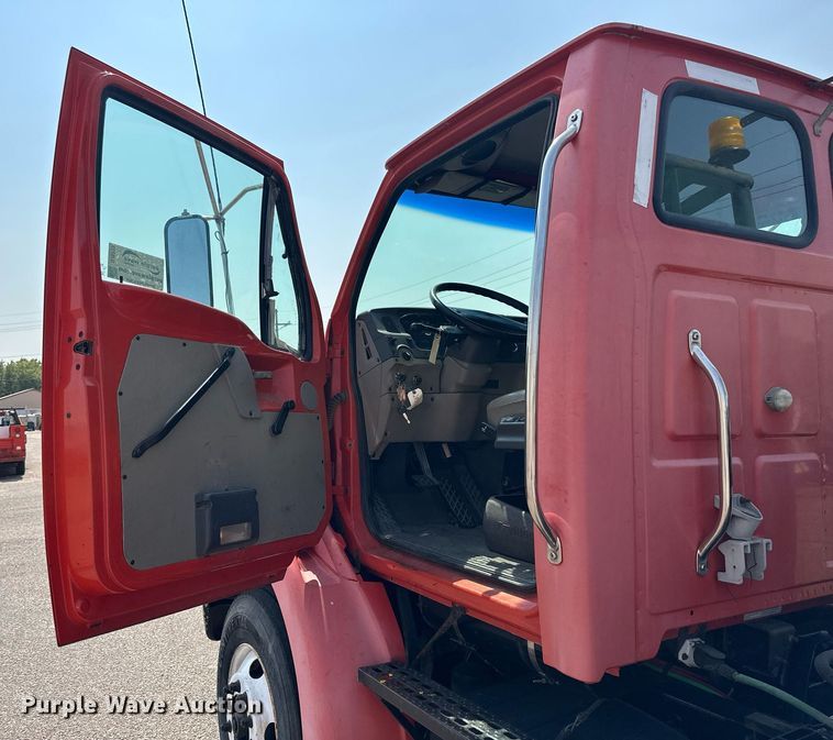 image for item DJ6215 2002 Sterling LT9513  semi truck