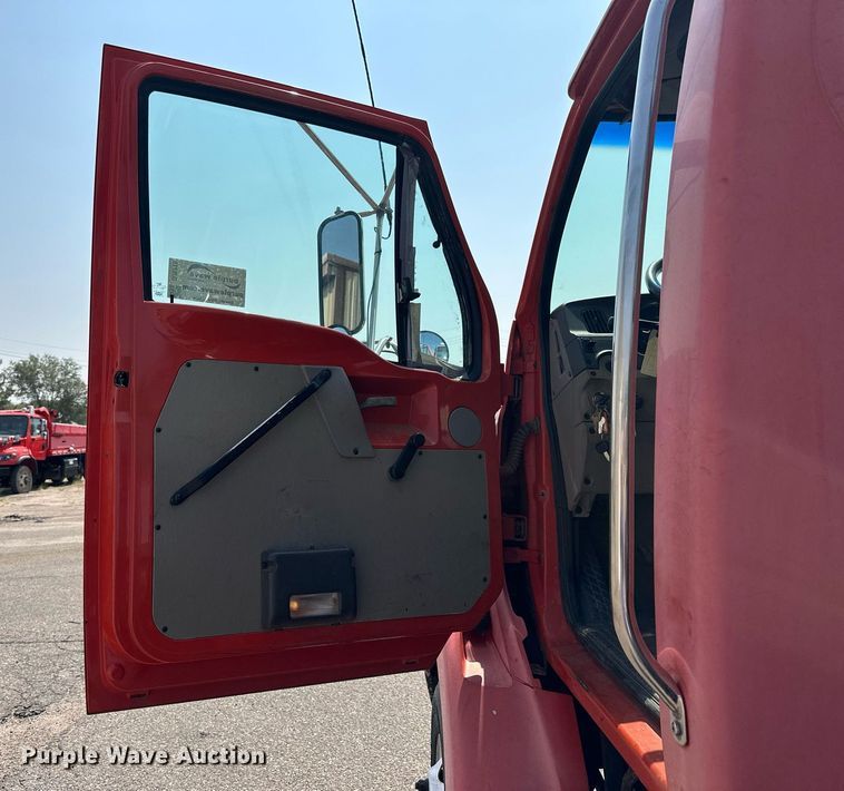 image for item DJ6215 2002 Sterling LT9513  semi truck