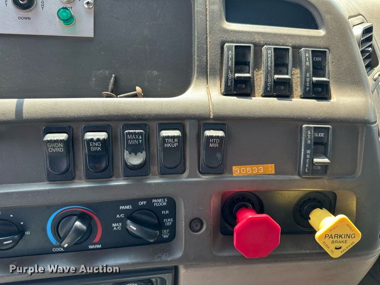 image for item DJ6215 2002 Sterling LT9513  semi truck