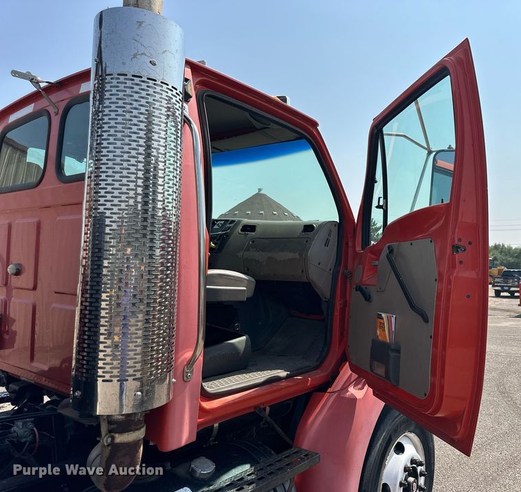 image for item DJ6215 2002 Sterling LT9513  semi truck